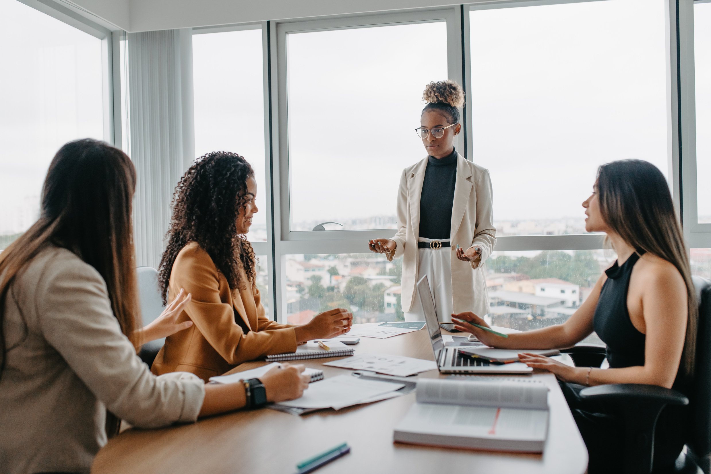 female leadership in teamwork